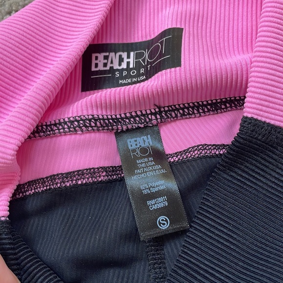 Like new beach riot leggings - Picture 3 of 3